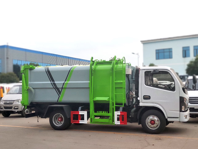 東風(fēng)小多利卡國(guó)六側(cè)掛桶垃圾車圖片3