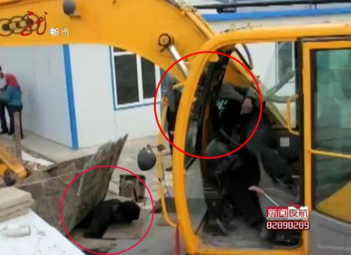 事故中不幸遇難的兩個(gè)人（圖左為李寶林，圖右為挖土機(jī)司機(jī)）。