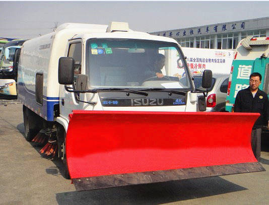 五十鈴鏟雪<a href=http://www.suruobin1220.com.cn/saoluche/ target=_blank class=infotextkey>掃路車</a>