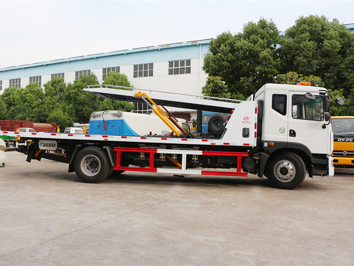 東風(fēng)多利卡D9一拖三平板清障車(chē)圖片3