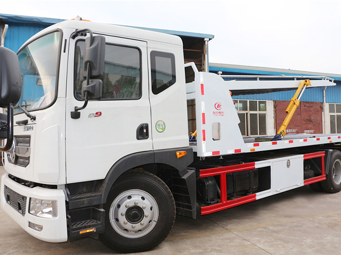 東風(fēng)多利卡D9一拖三平板清障車(chē)圖片2