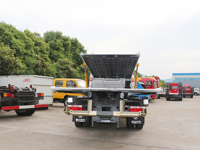 東風(fēng)多利卡D9一拖三平板清障車(chē)圖片4